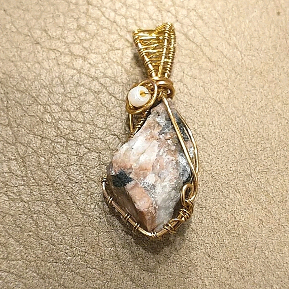 🇨🇦 Wire Wrapped Feldspar Pendant